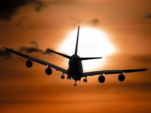 airline-in-shadow1764137221-0-600x450.webp.webp