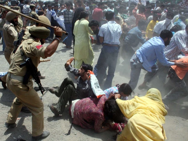 filthy-indian-security-forces-beating-the-women-an1784961148-0-600x450.webp.webp