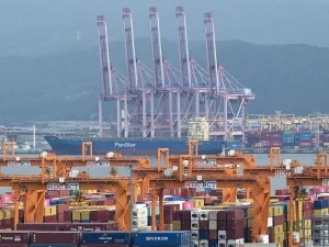 container-ship1787479716-0-600x450.webp.webp