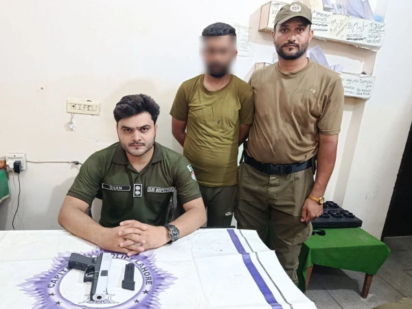fake-policeman1786881036-0-600x450.webp.webp