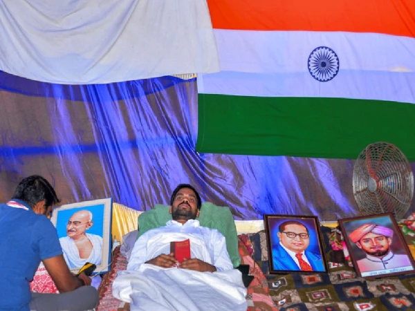india-student-hunger-strike-over-government-kobs-e1786984214-0-600x450.webp.webp