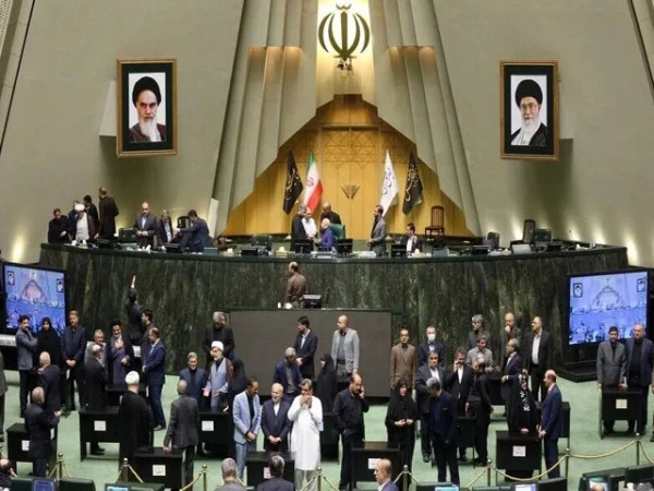 iran-parliament-bill-strait-of-hurmuz1786042514-0-600x450.webp.webp