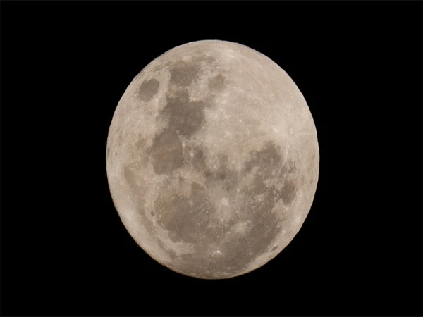 mooon1785517611-0-600x450.webp.webp