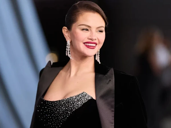 selena1786692420-0-600x450.webp.webp