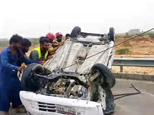 shahra-e-bhutto-accident1786014524-0-600x450.webp.webp